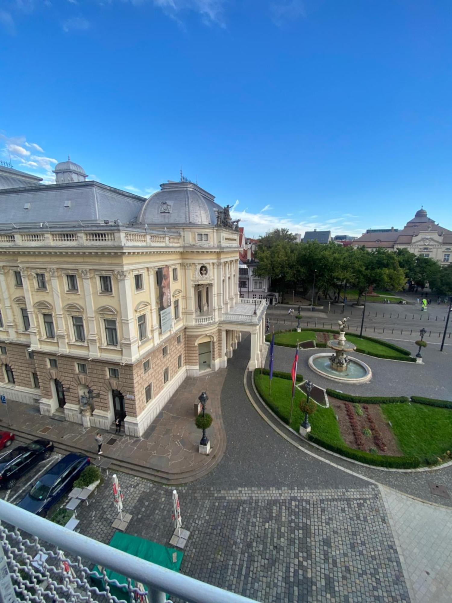 Modern Apartment In Historic City Center Old Town براتسيلافا المظهر الخارجي الصورة