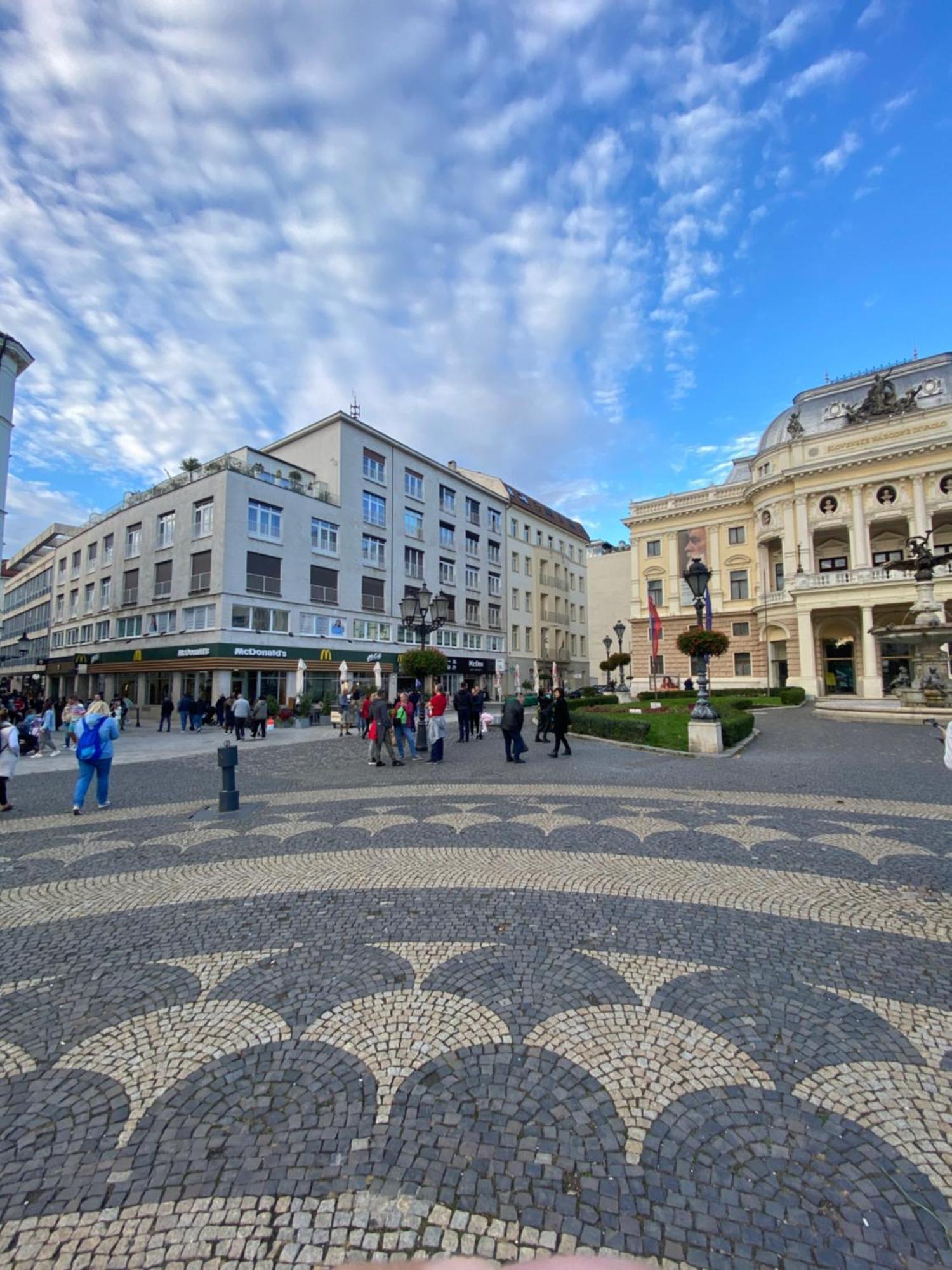 Modern Apartment In Historic City Center Old Town براتسيلافا المظهر الخارجي الصورة